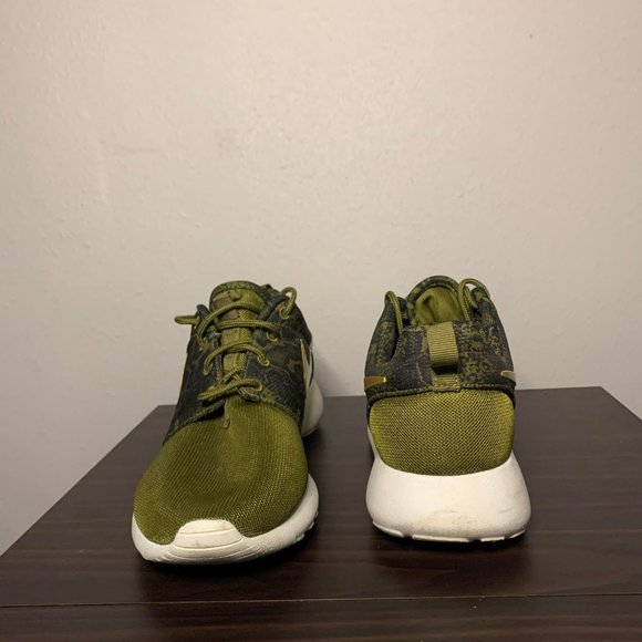 Nike Roshe One Print 'SnakeSkin' - Size 8.5 - - Picture 3 of 6